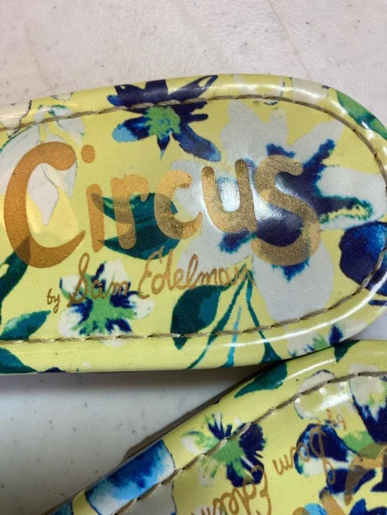 Circus by Sam Edelman Yellow Floral Cutout Medallion Slide Sandals - Picture 2 of 6